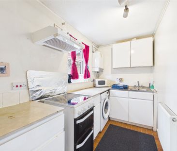 1 bedroom Studio in Vicarage Way, Slough - Photo 2