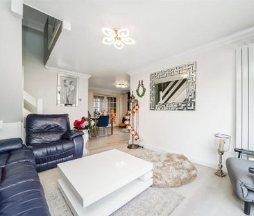 3 bedroom detached house to rent - Photo 3