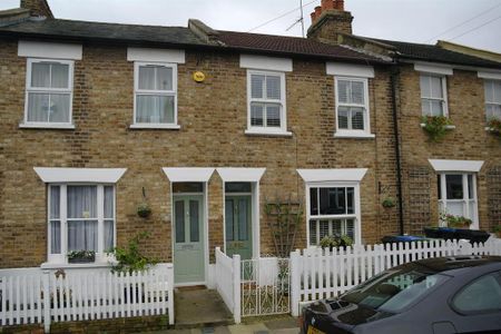 2 bedroom terraced house to rent - Photo 4