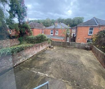 Room in a Shared House, Newcombe Road, SO15 - Photo 6