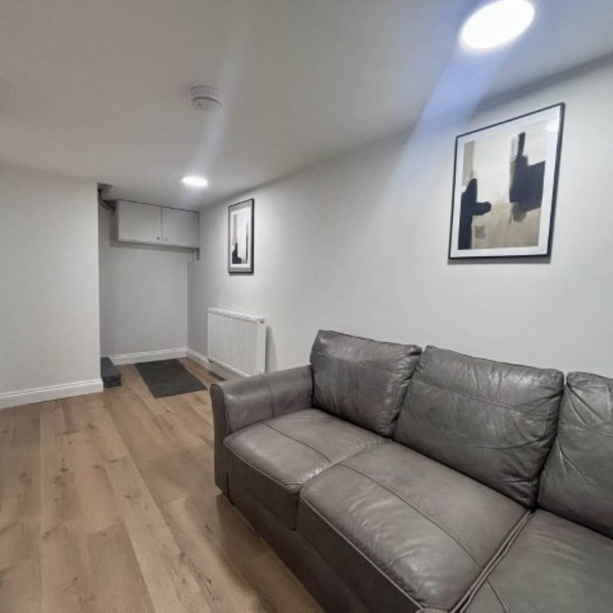 Victoria Road (room 3), Morley, Leeds - Photo 1