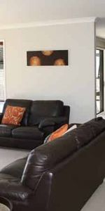 Modern Lynmore Home - Photo 4