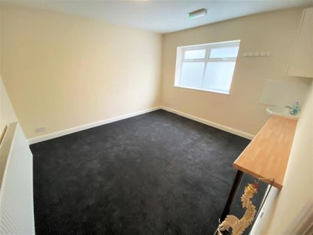 5 bedroom detached house to rent - Photo 2