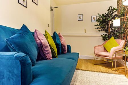 5 bedroom serviced apartment to rent - Photo 3