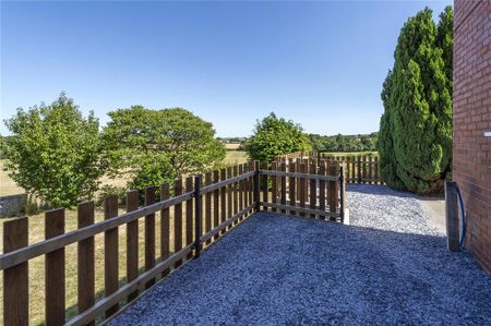3 bedroom detached house to rent - Photo 2