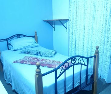 Master Bedroom to Rent - Photo 3