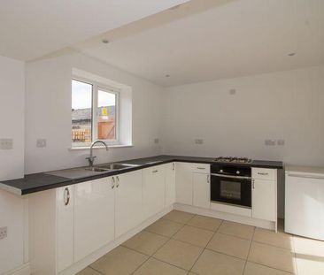 2 bedroom end of terrace house to rent - Photo 4