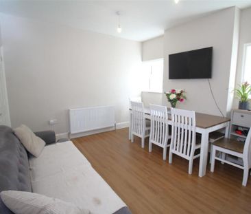 4 bedroom terraced house to rent - Photo 2
