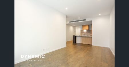 Stylish 2-Bedroom, 2-Bathroom Apartment with Parking in Trendy West End - Photo 3