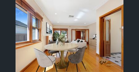 Your Private Mid-Century Oasis in the Heart of Oakleigh South - Photo 4