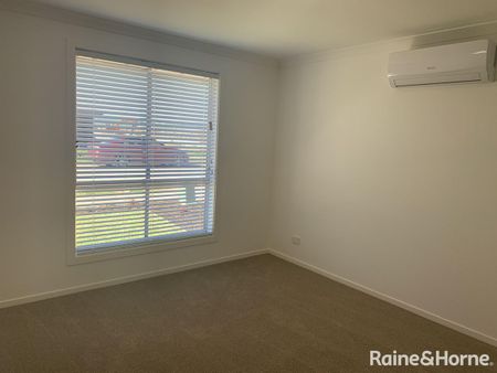 4 Bedroom Family Home with 2 Living Areas! - Photo 5