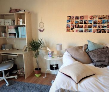 4 bedroom House in Burley Lodge Road, Leeds - Photo 2