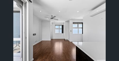 Stylish Three-Bedroom Home with Balcony & Contemporary Comforts - Photo 3