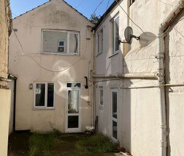 Spacious 5-Bed Hidden Gem in Central Hove - Photo 2