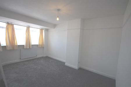 3 bedroom Semi-Detached House to let - Photo 5