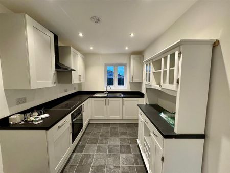 3 bedroom semi-detached bungalow to rent - Photo 4