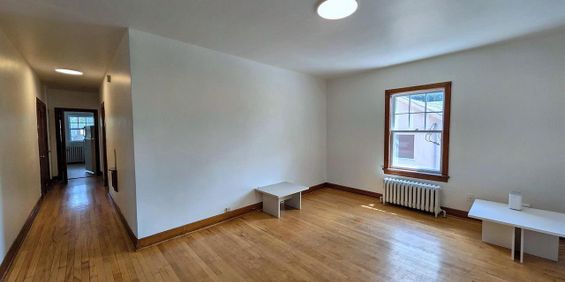 Immeuble - 180 Rue Du CEGEP Grand 4 ½ + à Louer – Près Du Cégep De Sherbrooke - Photo 3