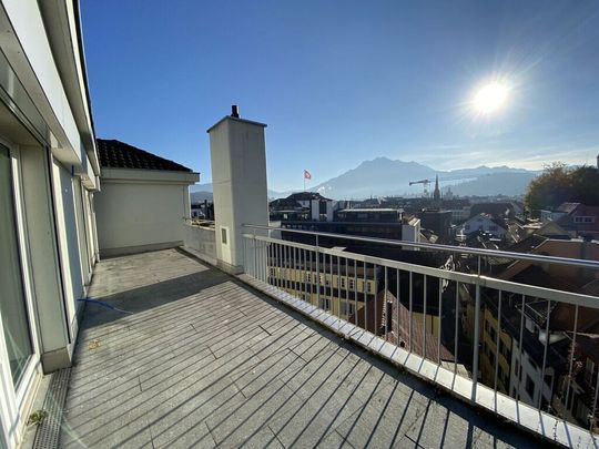 Ein Bijoux über den Dächern der Stadt Luzern - Photo 1