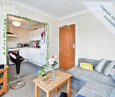 3 bedroom end of terrace house to rent - Photo 2