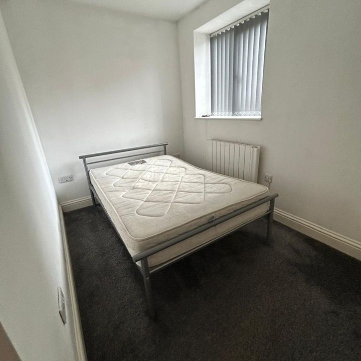 1 Bed Flat, Wood Road, M16 - Photo 1