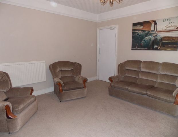 Of The Manor Born Room 2 - Photo 1