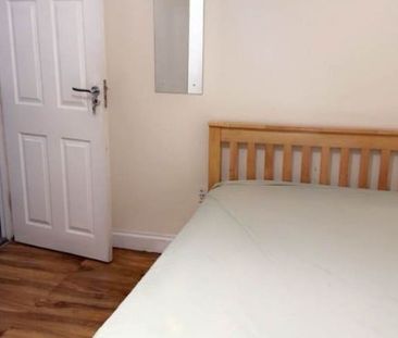Room in a Shared House, Grange Road, IG1 - Photo 5