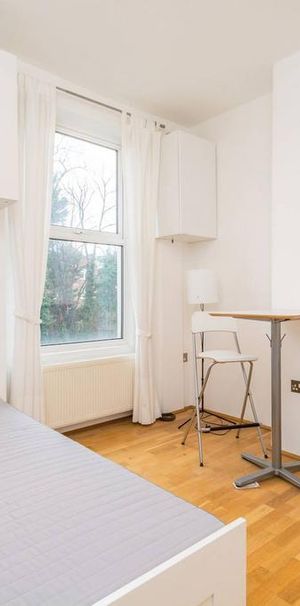 Studio to rent - Photo 1