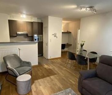 Proche de la Maison Communale, beau rez-de-chaussée meublé de 2 cha... - Photo 2