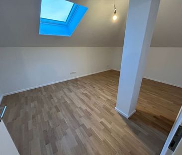 Erstbezug nach Sanierung - Exklusive 4- Zimmer Dachgeschosswhg. mit... - Foto 3