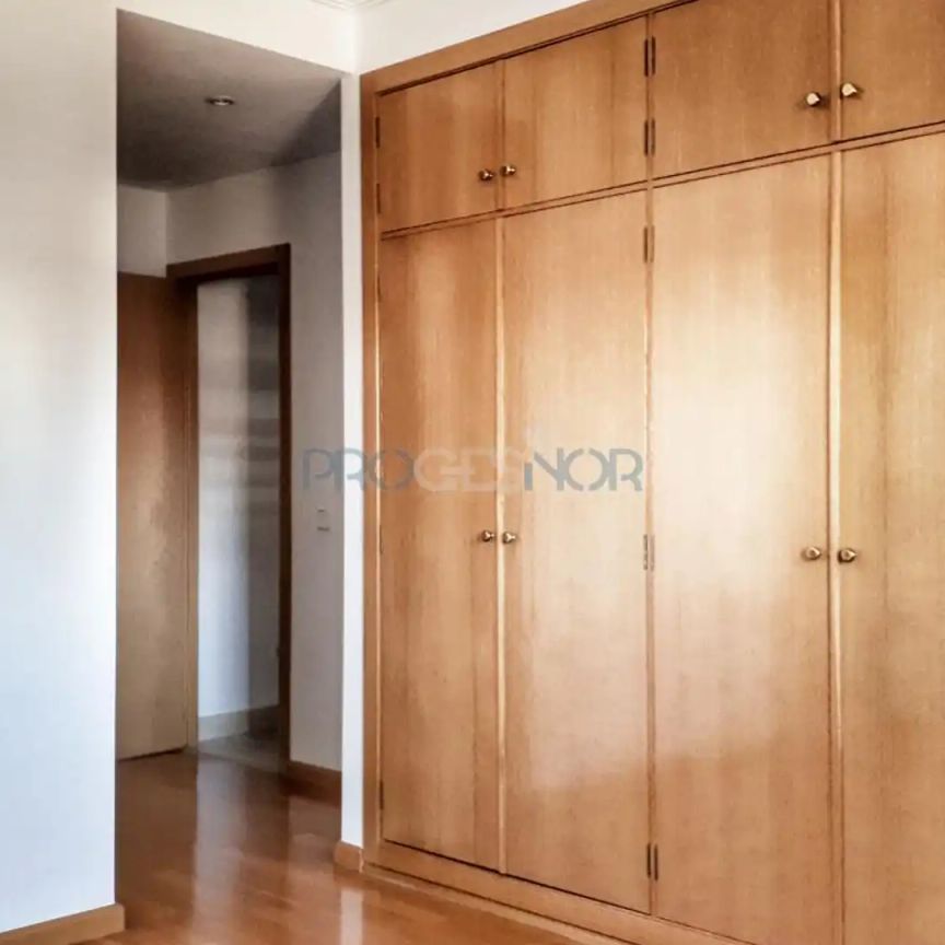 Dúplex de alquiler en Avenida Reyes Leoneses, Centro Ciudad - Photo 1