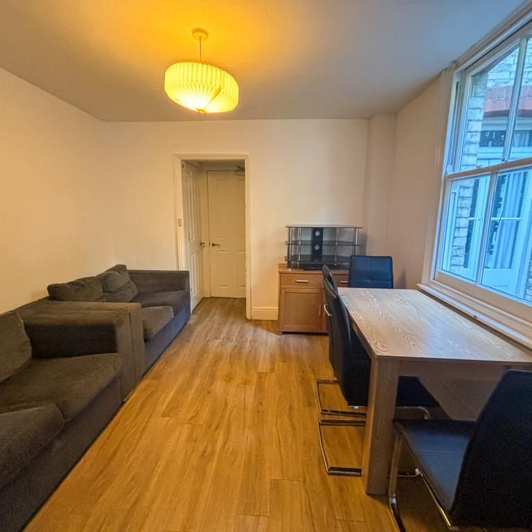 1 bedroom in a house share to rent - Photo 1