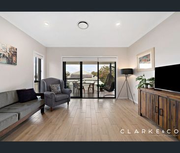 CONTEMPORARY LIVING WITH LOW-MAINTENANCE EASE! - Photo 2