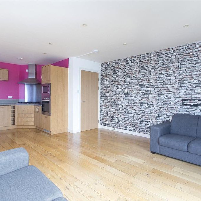 3 bedroom flat to rent - Photo 1