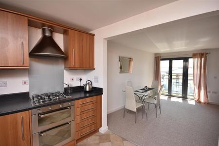 2 bedroom flat to rent - Photo 5