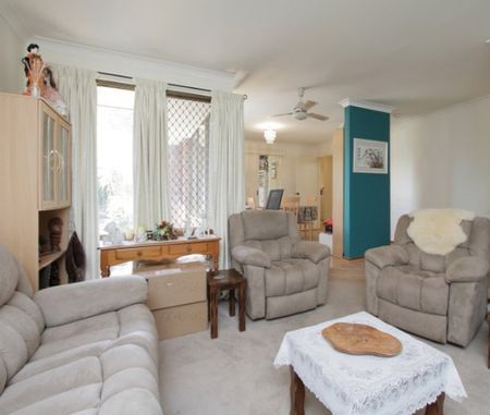 Convenient Living in Willetton, Spacious 4x2, Well maintained! - Photo 2
