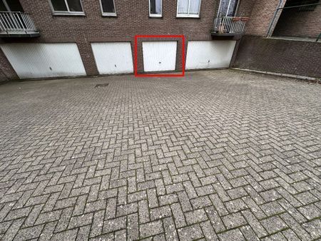 GERENOVEERD APPARTEMENT MET 2 SLPK, KELDER EN GARAGE IN LANAKEN CENTRUM! - Foto 2