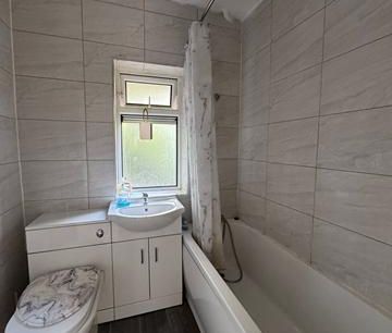 2 bedroom end of terrace house to rent - Photo 3