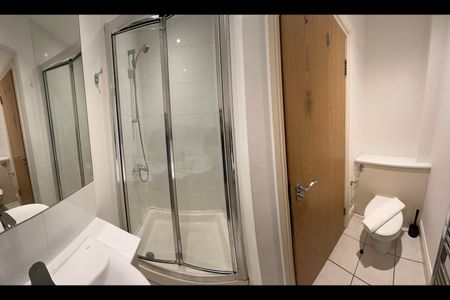 2 Bed Flat, Bc Shepherds Bush Road, W6 - Photo 5