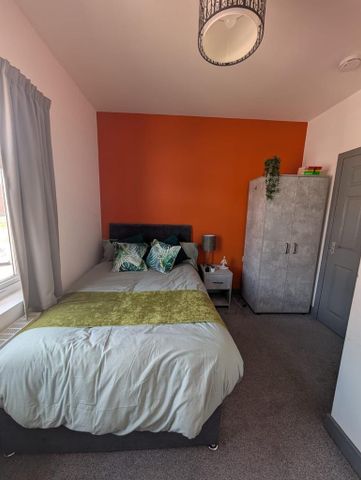 1 bedroom in a house share to rent - Photo 4