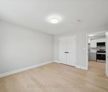 251 Simcoe Street S #105 - Photo 6