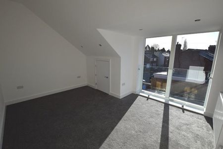 3 Bedroom Mews To Let - Photo 2