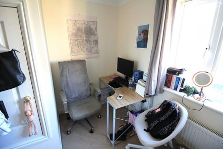 4 bedroom detached house to rent - Photo 3