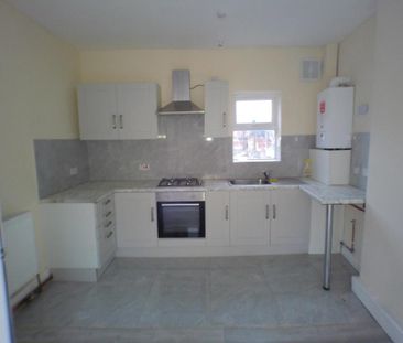 3 bedroom flat to rent - Photo 3