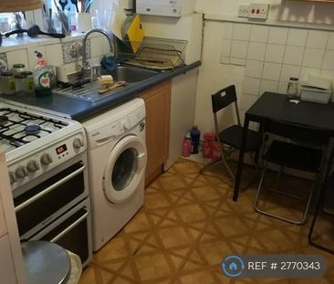 1 bedroom in a flat share to rent - Photo 5