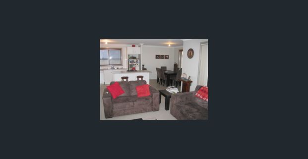 4 bedroom Family Home Ashworth Estate Kelso Avaliable 7/1/26!!!! - Photo 1