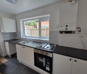 2 bedroom terraced house to rent - Photo 2