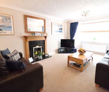 4 BED House To rent - Photo 2