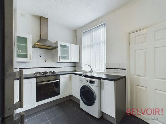 Terraced House to rent on - Photo 1