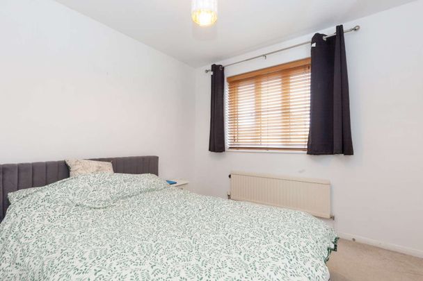 Manor Road, Witney, Oxfordshire, OX28 - Photo 1