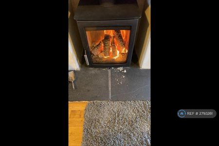 4 bedroom semi-detached house to rent - Photo 2